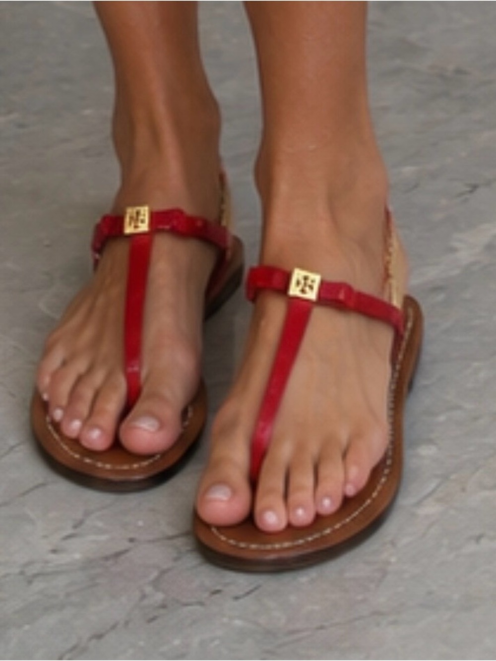 Tory Burch Red Leather Bow Thong Sandals with Gold Logo size 9